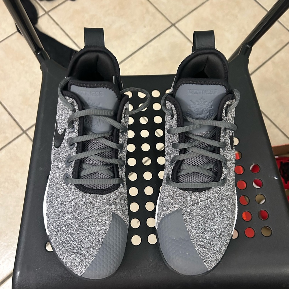 Nike Men's Black and Gray Sneakers